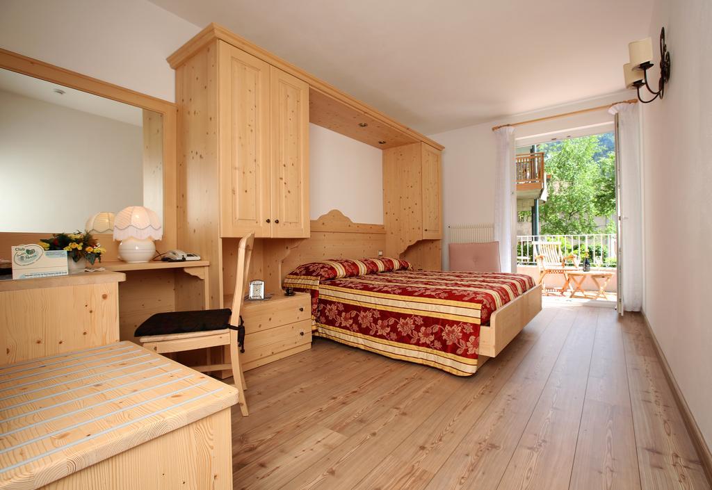Hotel Garni Villanova Molveno Eksteriør billede